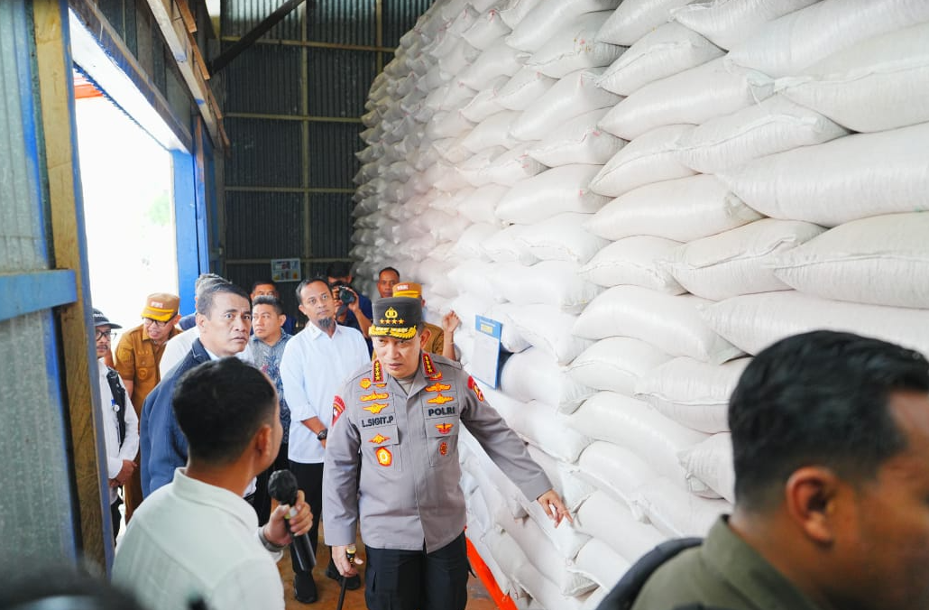 Kapolri-Mentan Tinjau Gudang Bulog Tanete, Cek Kesiapan Tampung dan Jaga Kualitas Pangan